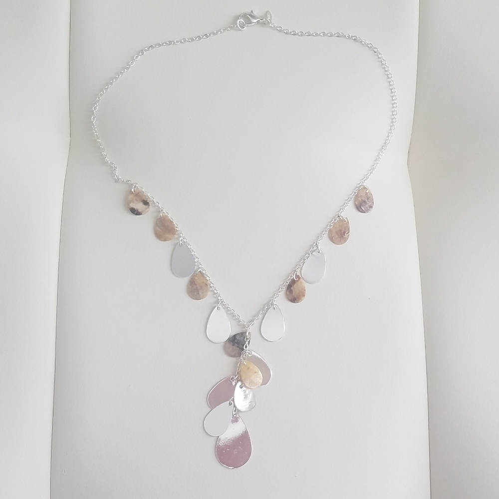 NWOT Drop Y Necklace with shell like shiny discs